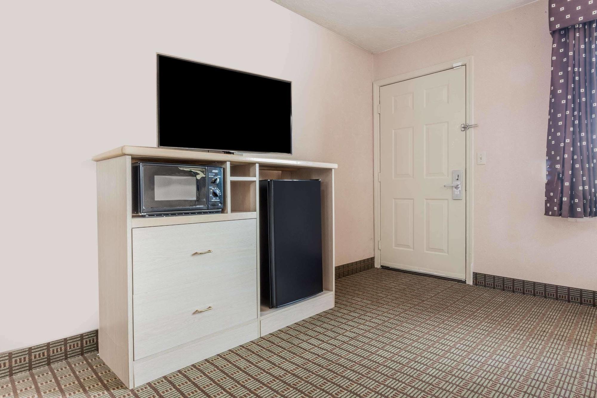 Days Inn By Wyndham Portland Central Ngoại thất bức ảnh