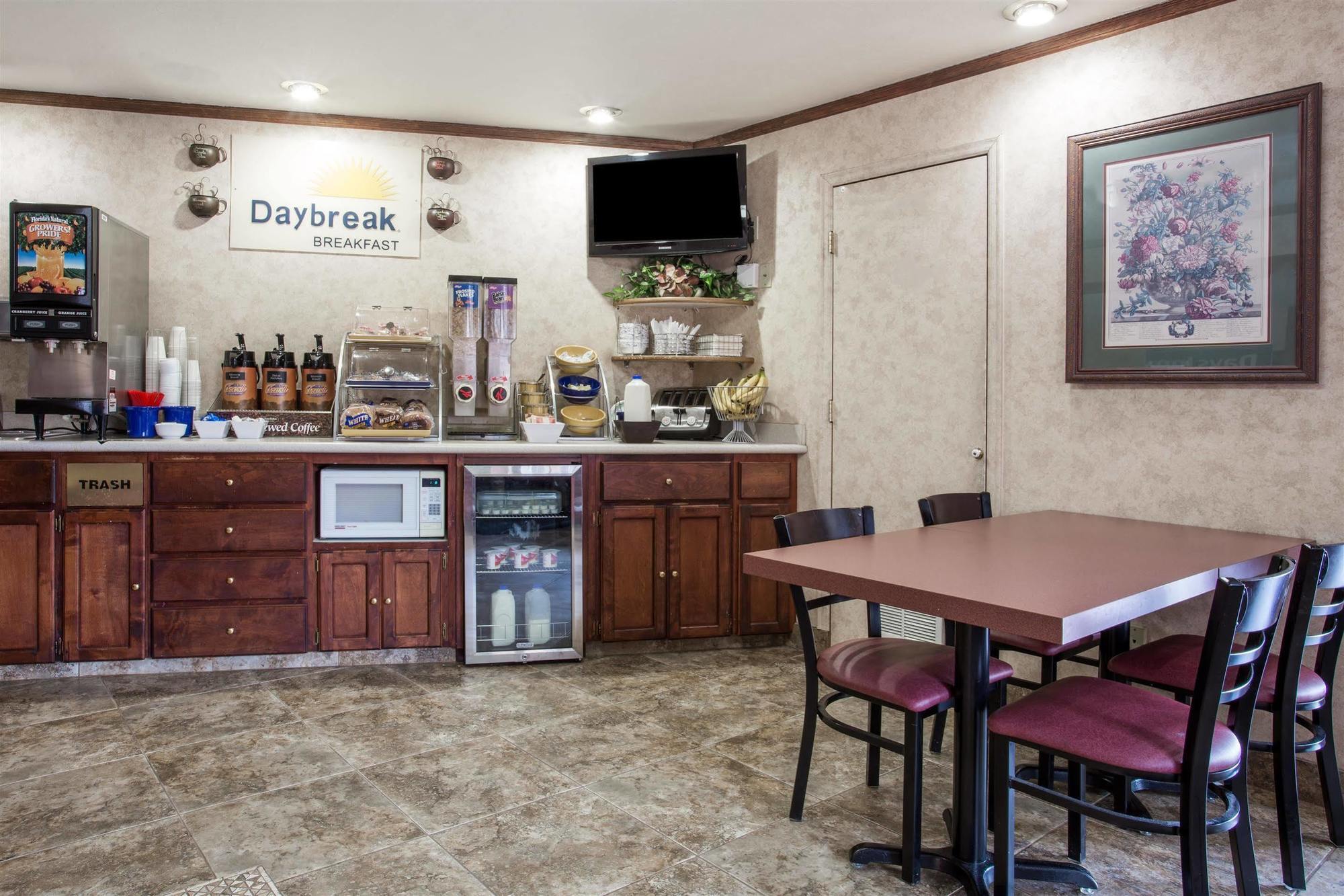 Days Inn By Wyndham Portland Central Ngoại thất bức ảnh